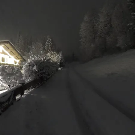 Haus Huettenberger Sanja Apartman *