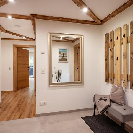 Haus Huettenberger Sanja *